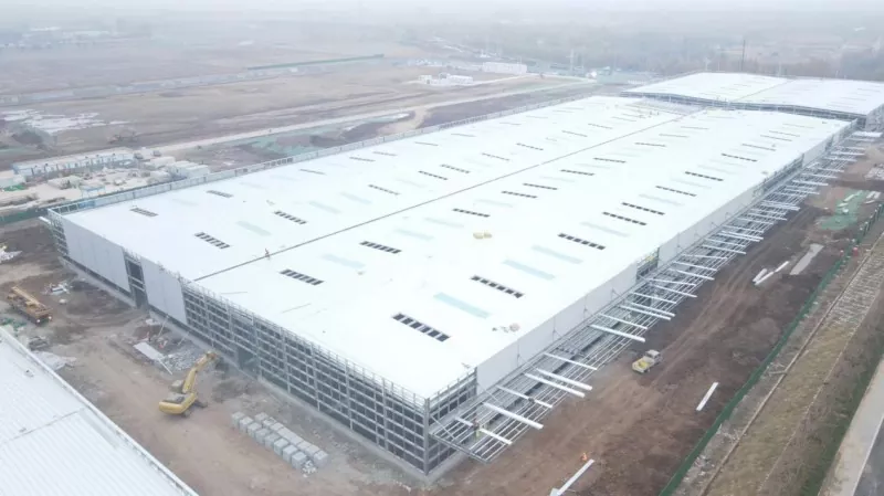 Çima Pêwîst e ku Avahiyek Fabrîqeya Hilberîna Mekanîkî ya Çarçoveya Steel Ji bo Sêwirana Piştgiriyên Stûnê?